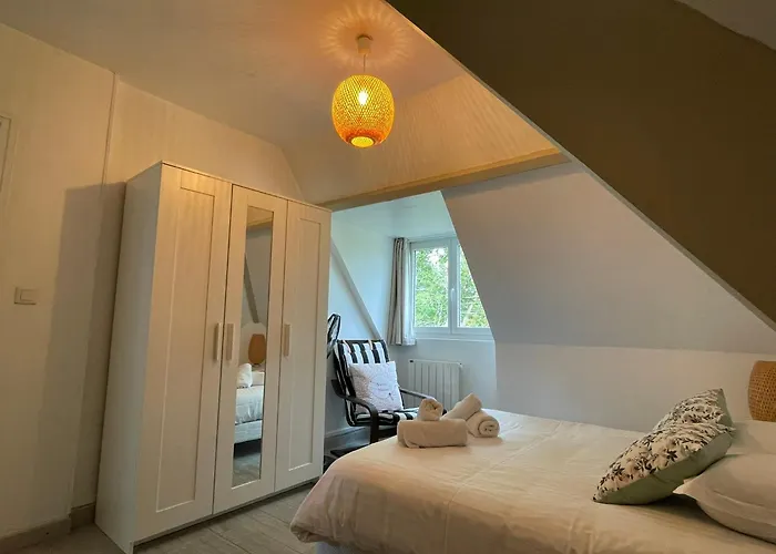 Manoir De La Houlette Bed and Breakfast