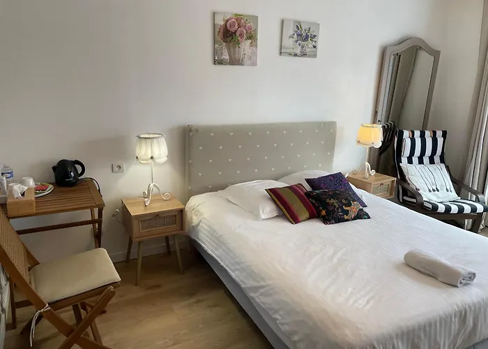 Manoir De La Houlette Bed and Breakfast